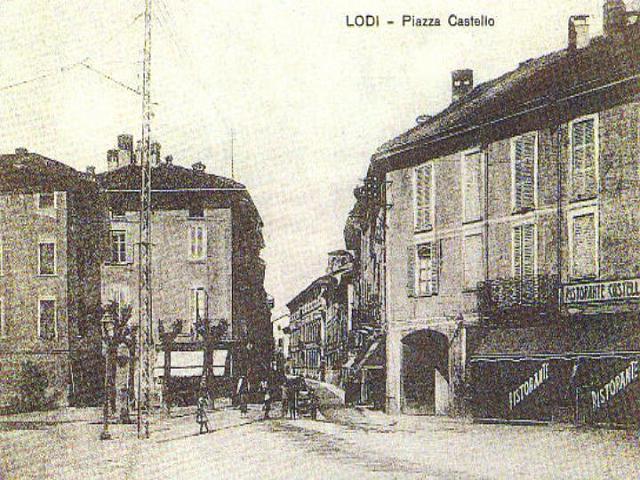 piazza castello 5.JPG
